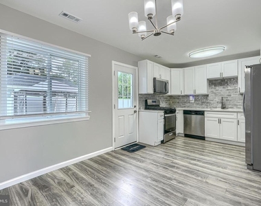 4722 Raspe Avenue - Photo Thumbnail 7