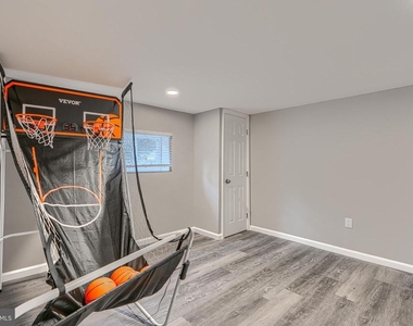 4722 Raspe Avenue - Photo Thumbnail 25