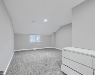 4722 Raspe Avenue - Photo Thumbnail 18