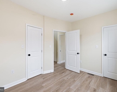 245 N Monastery Avenue - Photo Thumbnail 21