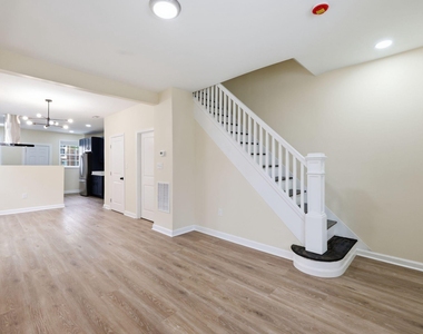 245 N Monastery Avenue - Photo Thumbnail 3