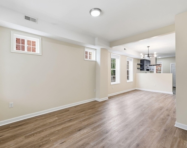 245 N Monastery Avenue - Photo Thumbnail 8