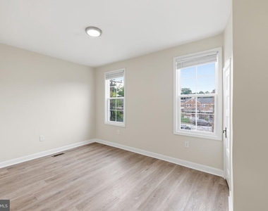 245 N Monastery Avenue - Photo Thumbnail 19