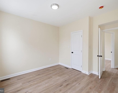245 N Monastery Avenue - Photo Thumbnail 20