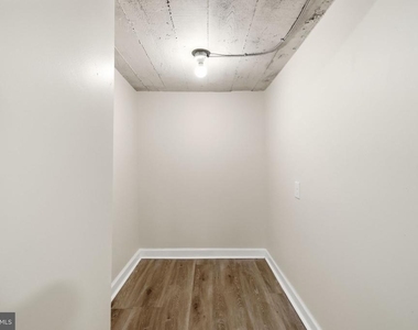 245 N Monastery Avenue - Photo Thumbnail 24