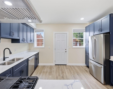 245 N Monastery Avenue - Photo Thumbnail 9
