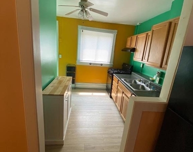 613 E 30th Street E - Photo Thumbnail 5
