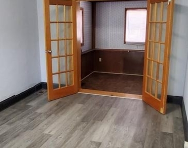 4213 Berger Avenue - Photo Thumbnail 12