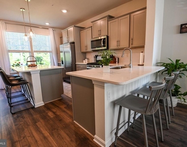 2047 Hinshaw Drive - Photo Thumbnail 17