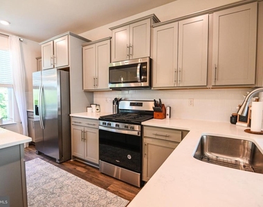 2047 Hinshaw Drive - Photo Thumbnail 19