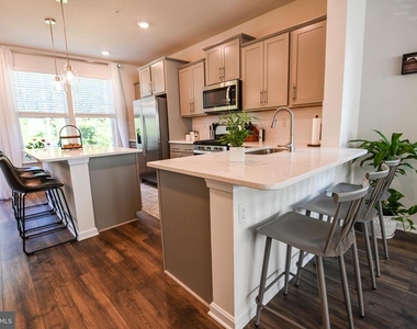2047 Hinshaw Drive - Photo Thumbnail 16