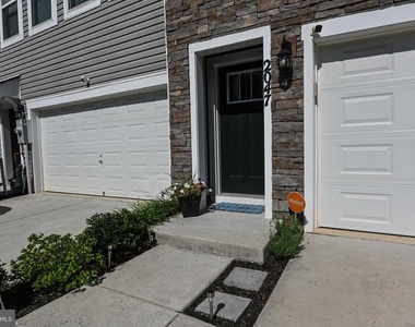 2047 Hinshaw Drive - Photo Thumbnail 4