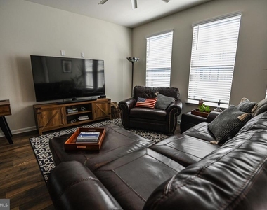 2047 Hinshaw Drive - Photo Thumbnail 11