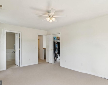 7821 Outing Avenue - Photo Thumbnail 8