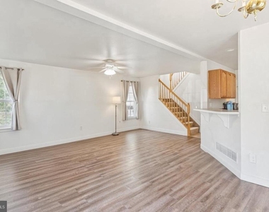 7821 Outing Avenue - Photo Thumbnail 4