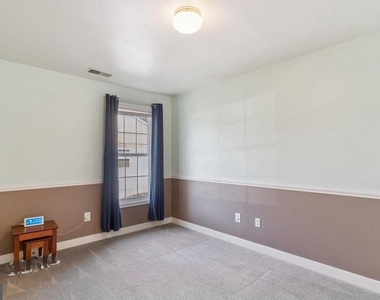 7821 Outing Avenue - Photo Thumbnail 12