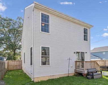 7821 Outing Avenue - Photo Thumbnail 23