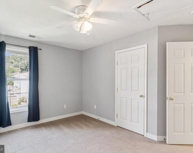 7821 Outing Avenue - Photo Thumbnail 16