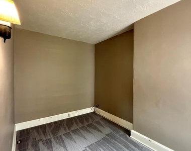 924 Lovering Avenue - Photo Thumbnail 13