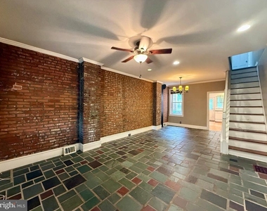 924 Lovering Avenue - Photo Thumbnail 4