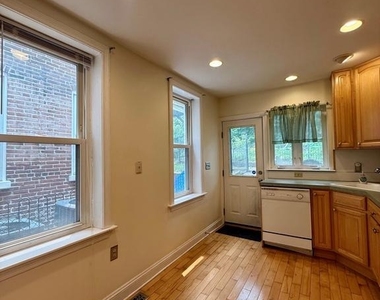 924 Lovering Avenue - Photo Thumbnail 7