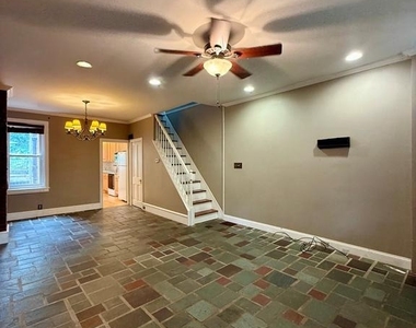 924 Lovering Avenue - Photo Thumbnail 5