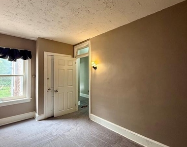 924 Lovering Avenue - Photo Thumbnail 14