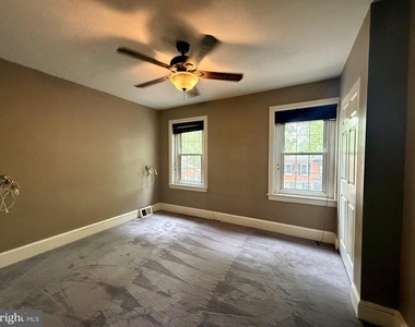 924 Lovering Avenue - Photo Thumbnail 10