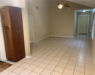 7208 Creekside Dr - Photo Thumbnail 4