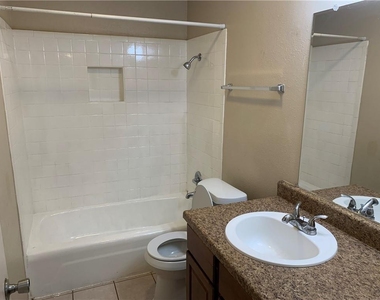 7208 Creekside Dr - Photo Thumbnail 11