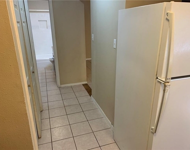 7208 Creekside Dr - Photo Thumbnail 8