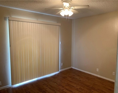 7208 Creekside Dr - Photo Thumbnail 12