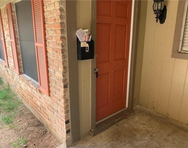 7208 Creekside Dr - Photo Thumbnail 1