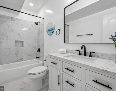3108 Adams Street Ne - Photo Thumbnail 7