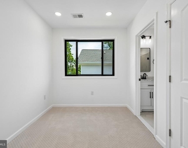 3108 Adams Street Ne - Photo Thumbnail 12