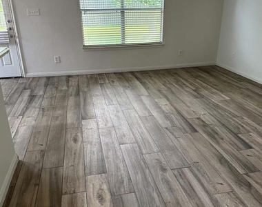 18312 Crestwind Ln - Photo Thumbnail 9