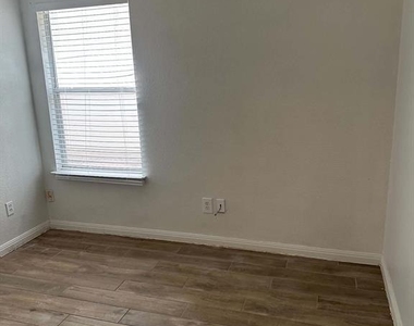 18312 Crestwind Ln - Photo Thumbnail 7
