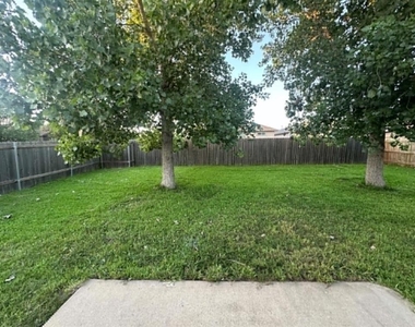 18312 Crestwind Ln - Photo Thumbnail 10