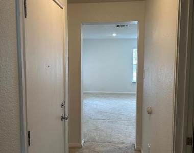 18312 Crestwind Ln - Photo Thumbnail 2