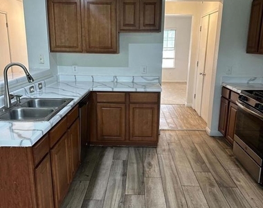 18312 Crestwind Ln - Photo Thumbnail 4
