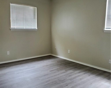 1065 Linde Ave - Photo Thumbnail 4