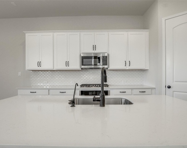 240 Denali Way - Photo Thumbnail 10