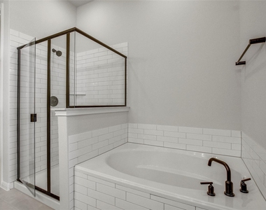 240 Denali Way - Photo Thumbnail 15