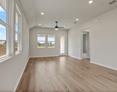 240 Denali Way - Photo Thumbnail 11