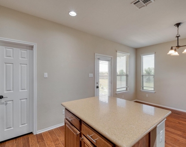 117 Brittany Ln - Photo Thumbnail 10