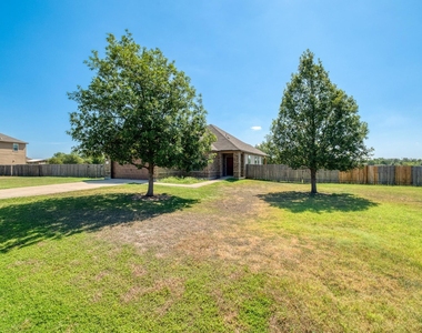117 Brittany Ln - Photo Thumbnail 2