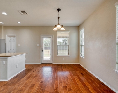 117 Brittany Ln - Photo Thumbnail 6