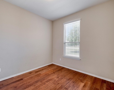 117 Brittany Ln - Photo Thumbnail 20