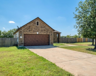 117 Brittany Ln - Photo Thumbnail 1