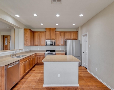 117 Brittany Ln - Photo Thumbnail 12